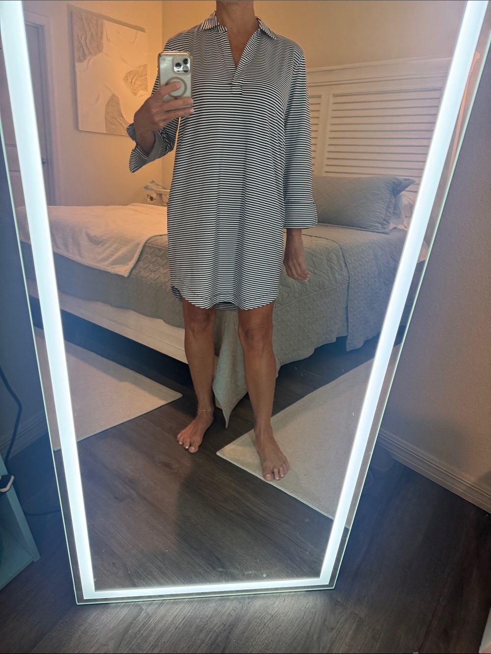 Vineyard Vines~ NWOT. Striped V-Neck Shirt Dress in Black & White